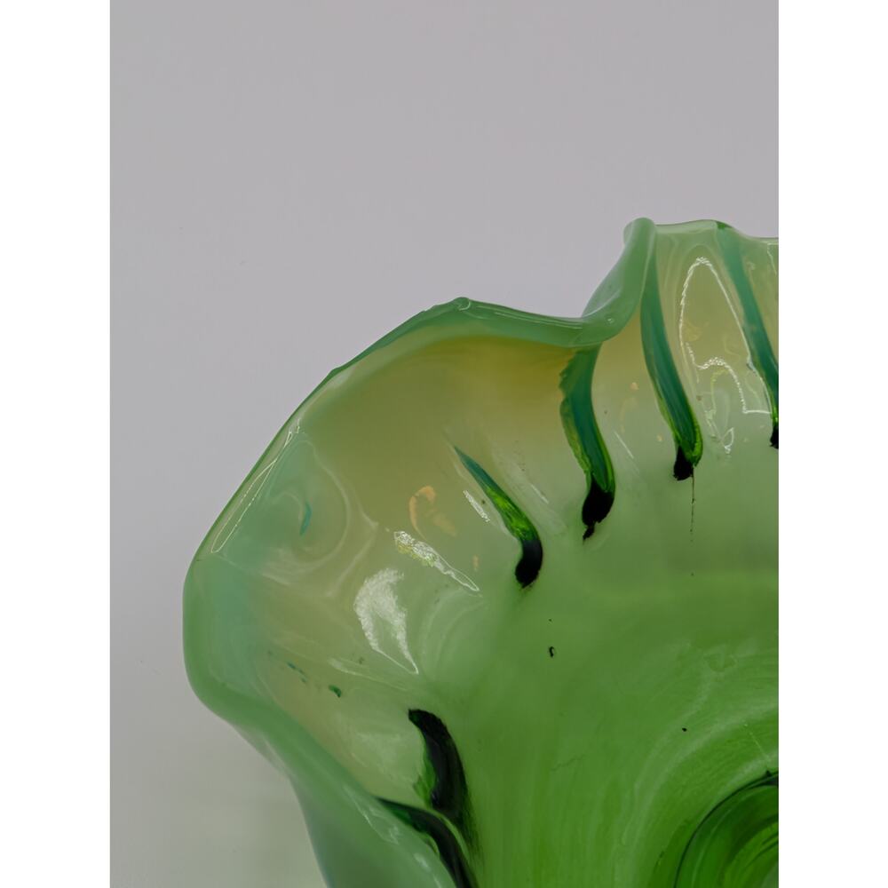 Vintage Green Opalescent Ruffled Edge Fenton Art Glass Bowl -- Read Description - Picture 11 of 16